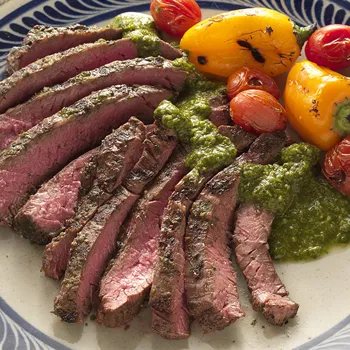 Argentinski skirt steak s chimichurri umakom