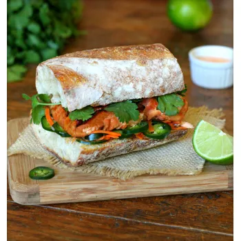 Banh Mi sendviči s lososom
