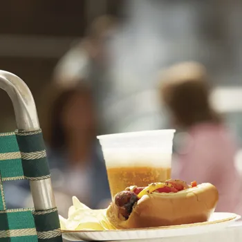 Bratwurst s pirjanim ljutim paprikama