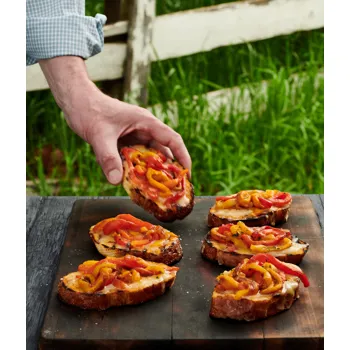 Bruschetta s mariniranim paprikama