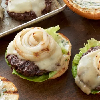 Burgeri s fontina sirom i limunovom majonezom