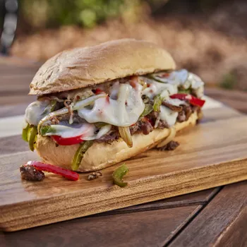 Cheesesteak sendviči