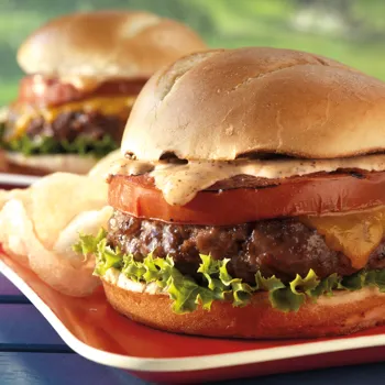 Chorizo burgeri s pečenom rajčicom i cheddar sirom