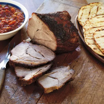 Dimljena svinjska plećka s ljutim chutnejem od rajčice