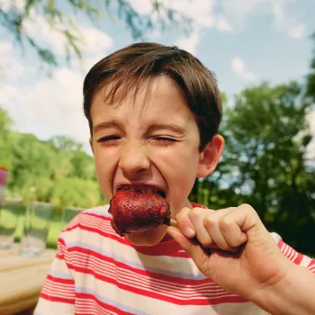 Dimljene pileće batake u obliku lizalica