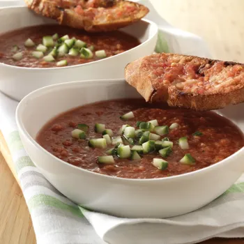 Gazpacho od pečenih rajčica s toskanim španjolskim kruhom