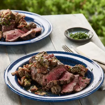 Goveđi file s prženim gljivama i vinaigrette od crnog vina