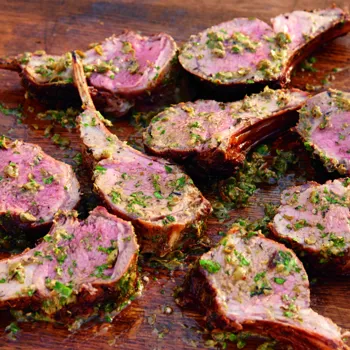 Janjeći kotleti s dresingom od senfa i kapara