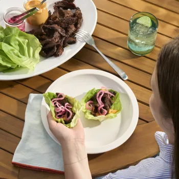 Korejski biftek u listovima salate