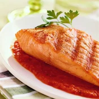Losos s roštilja i dimljeni umak od rajčice i chipotlea