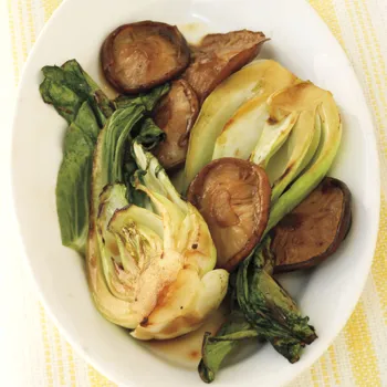 Marinirani baby bok choy i shiitake gljive