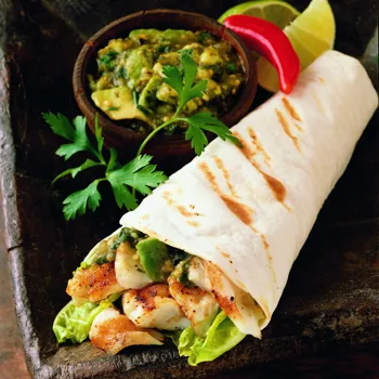 Mekane taco tortilje s crvenim škarpunom i salsom od tomatilla i avokada