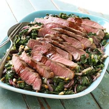 Odresci od gornjeg buta s balzamičnom glazurom i blitvom