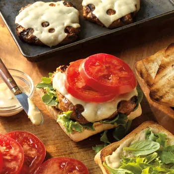 Otvoreni pureći burgeri sa švicarskim sirom