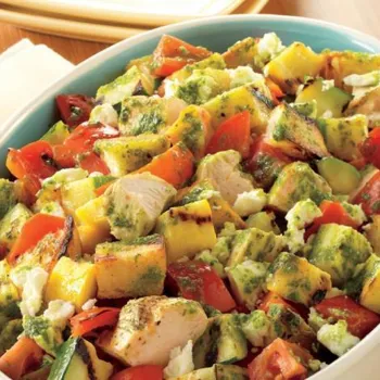 Panzanella s piletinom s roštilja i umakom od bosiljka