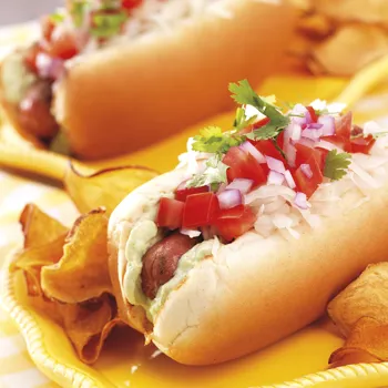 Patagonijski hot dog s avokadom i majonezom