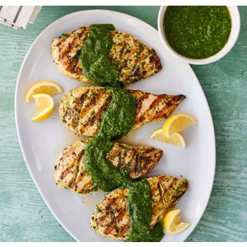 Pileća prsa sa zelenom začinskom salsom