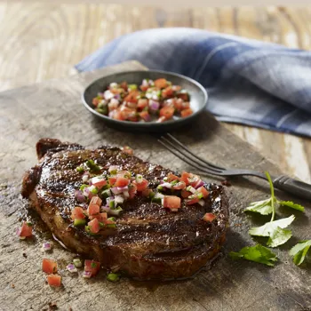 Rib eye odresci s čili-češnjakom i svježom salsom