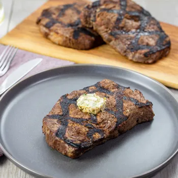 Rib eye odresci s čili marindom i korijandrovo-limunskim maslacem