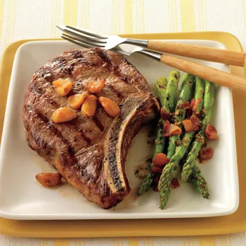 Rib Eye odresci s kosti i slatkim pečenim češnjakom