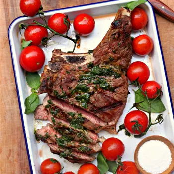 Rib-eye odrezak s cherry rajčicama i bosiljkom