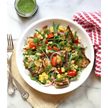 Salata od pečenog kruha s kukuruzom i rajčicama