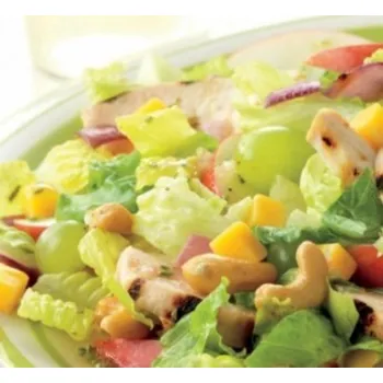 Salata od piletine i jabuke s cheddar sirom i indijskim oraščićima