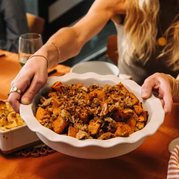 Slatki krumpir s roštilja s kokos-pekan mrvicama