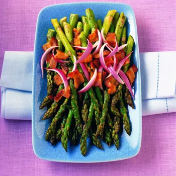 Šparoge s vinaigrette umakom od sherry octa i slanine