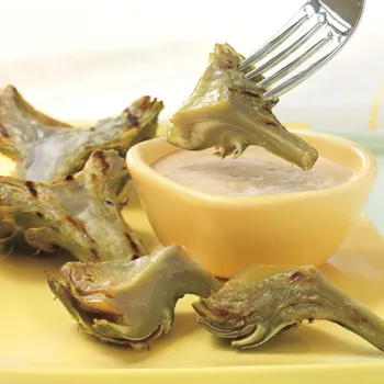 Srca artičoke s dimljenom rajčicom i pečenim češnjakom aioli