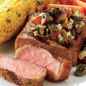 Strip odresci s gljivama, slaninom i plavim sirom