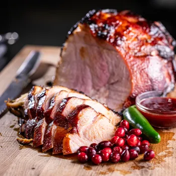 Šunka s glazurom od brusnice i jalapeño papričice