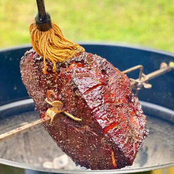 Šunka s roštilja s začinskim biljem