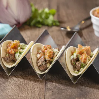 Taco s flank steakom i salsoom od pečenih rajčica