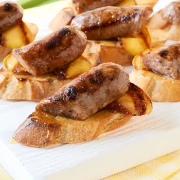 Talijanske kobasice s glaziranim nektarinama na medeno-senf krostinima