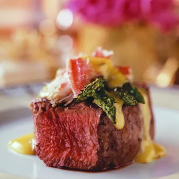 Teleći fileji s rakovim mesom i béarnaise umakom