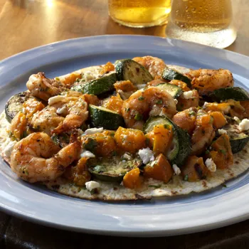 Tostade s kozicama, salsoom od marelica i fetom