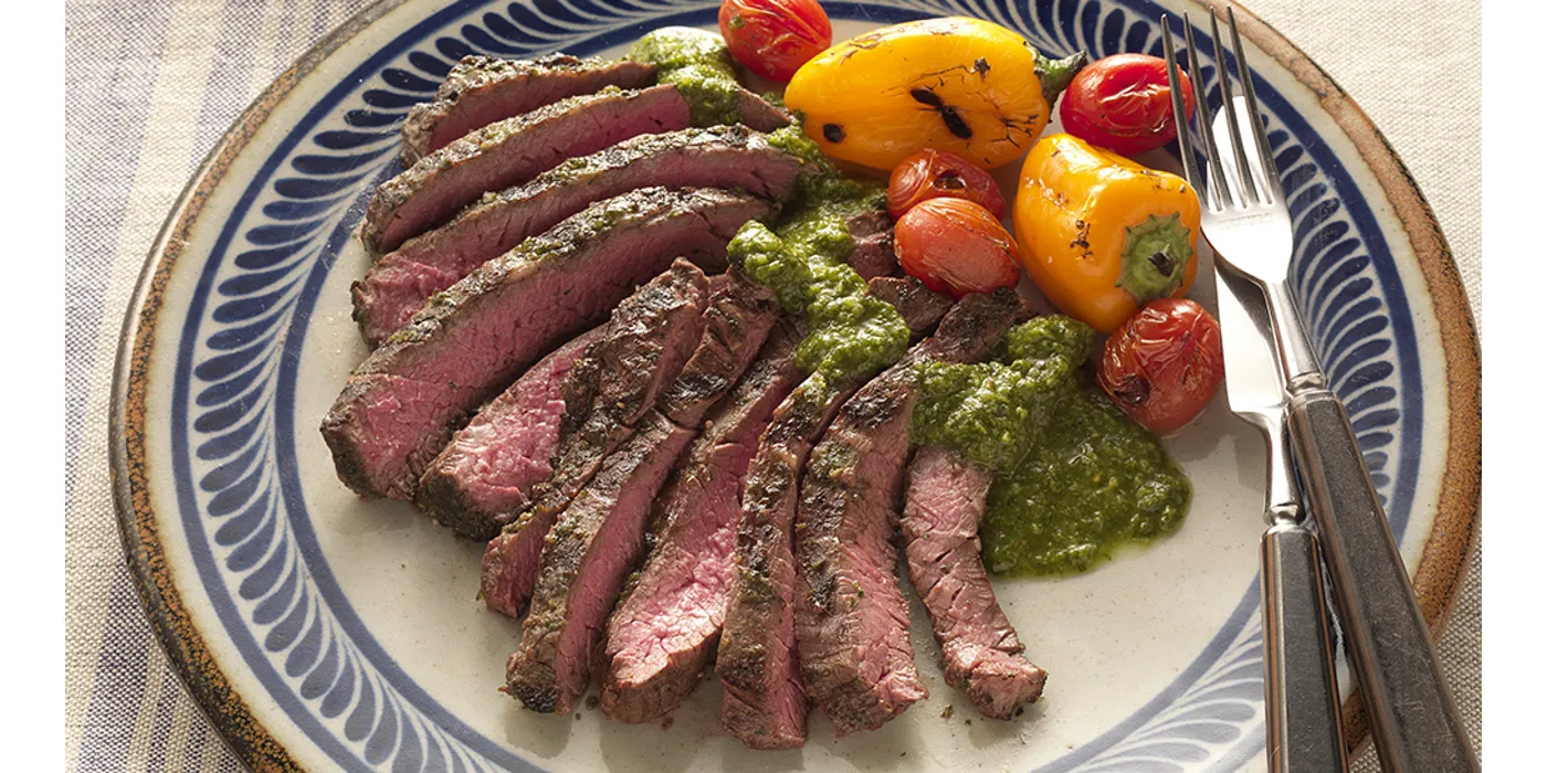 Argentinski skirt steak s chimichurri umakom