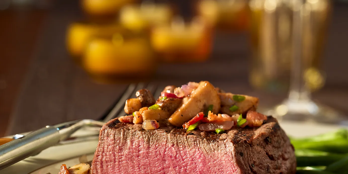 Biftek od lungića s pečenim gljivama i vinegretom od crnog vina