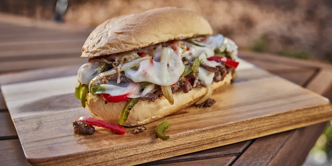 Cheesesteak sendviči