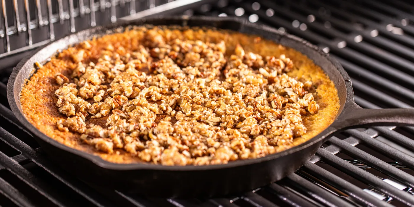 Cobbler od borovnica s smeđim šećerom i pekanima