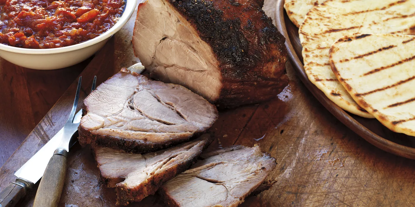 Dimljena svinjska plećka s ljutim chutnejem od rajčice