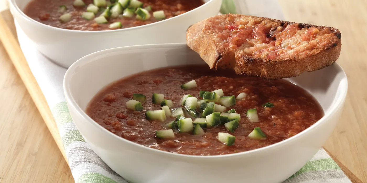 Gazpacho od pečenih rajčica s toskanim španjolskim kruhom