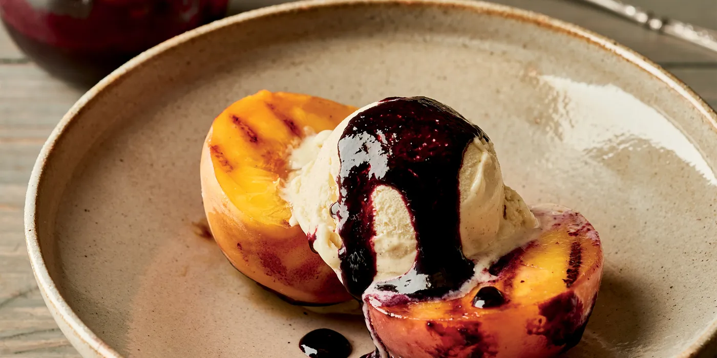 Grilovane breskve sa svježim umakom od trešanja