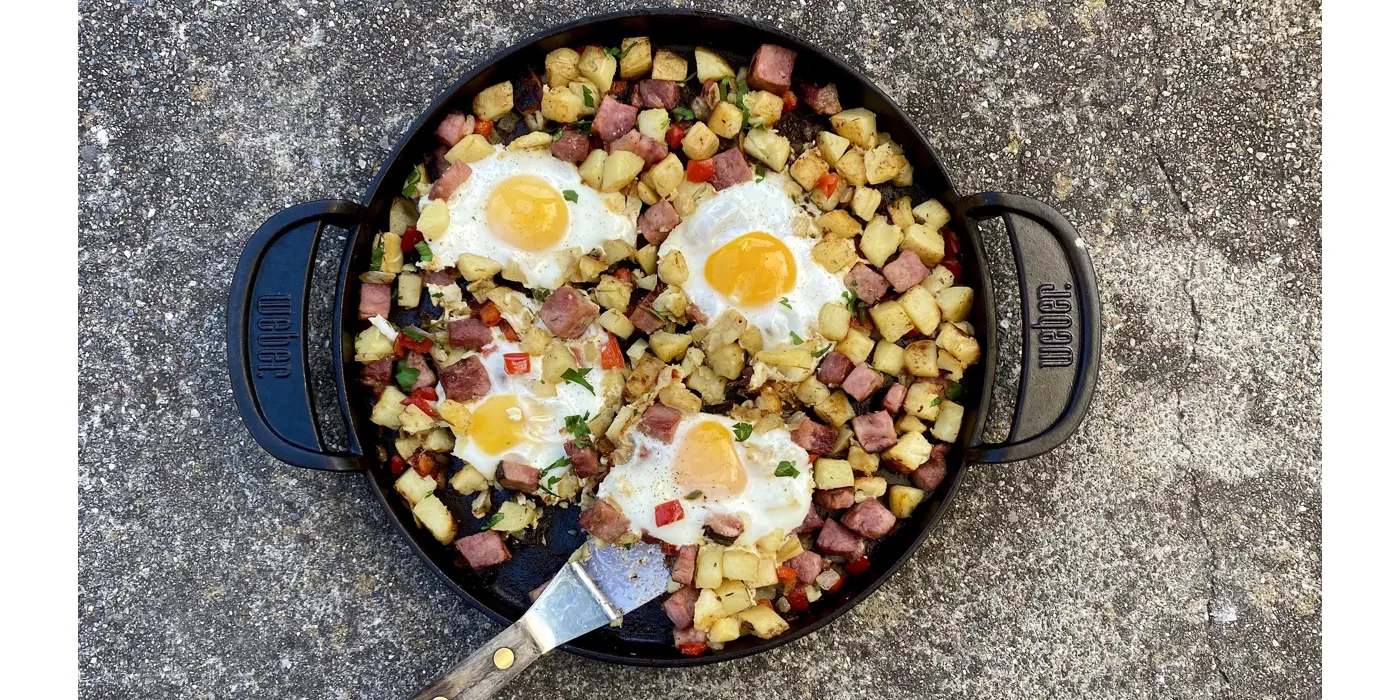 Hash od šunke i krumpira s jajem