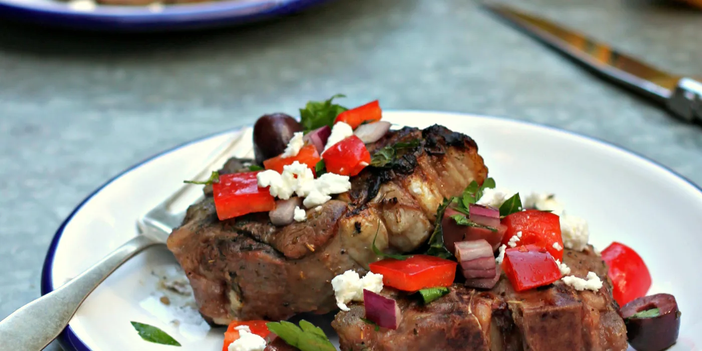 Janjeći kotleti s grčkim začinima i feta salsom