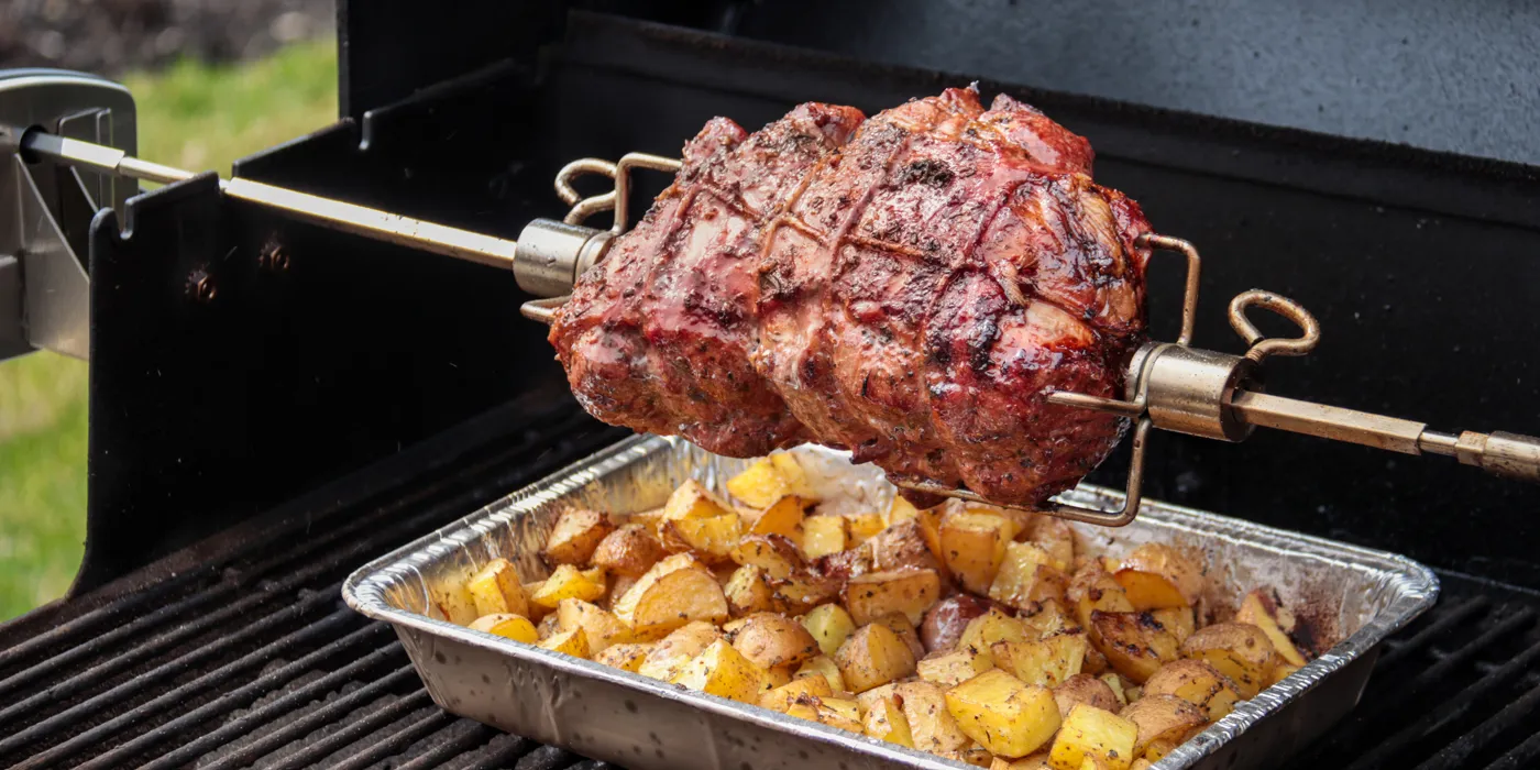 Janjetina na ražnju na grčki način s limunovim krumpirom