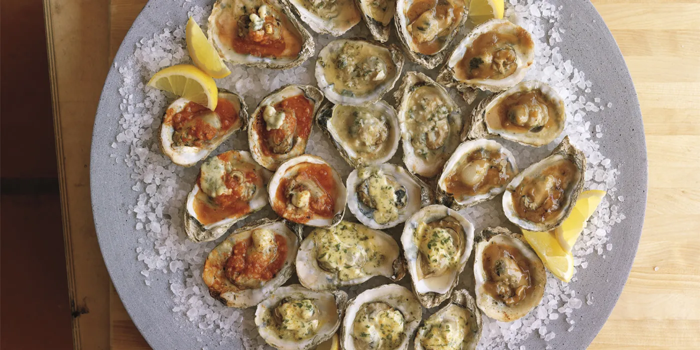 Kaljene kamenice na roštilju s četiri umaka