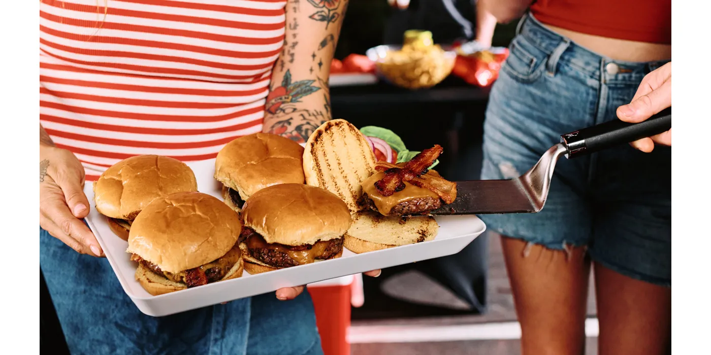 Klasični cheeseburger sa slaninom