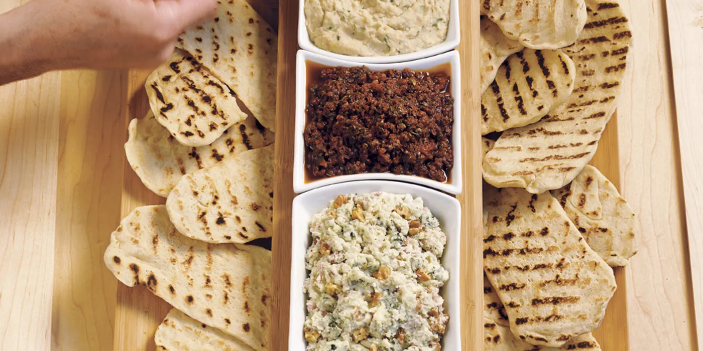 Lepinje s roštilja s tri vrste preljeva